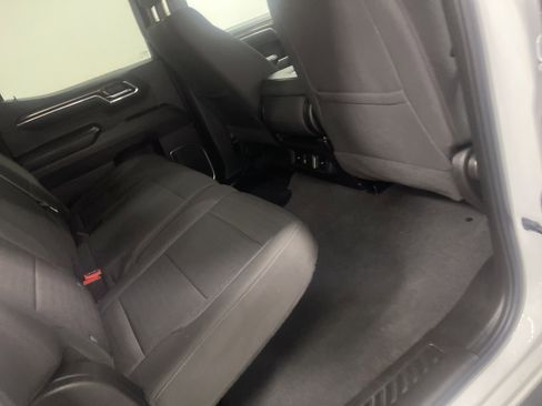 Used 2024 GMC Sierra 1500 SLE image 21