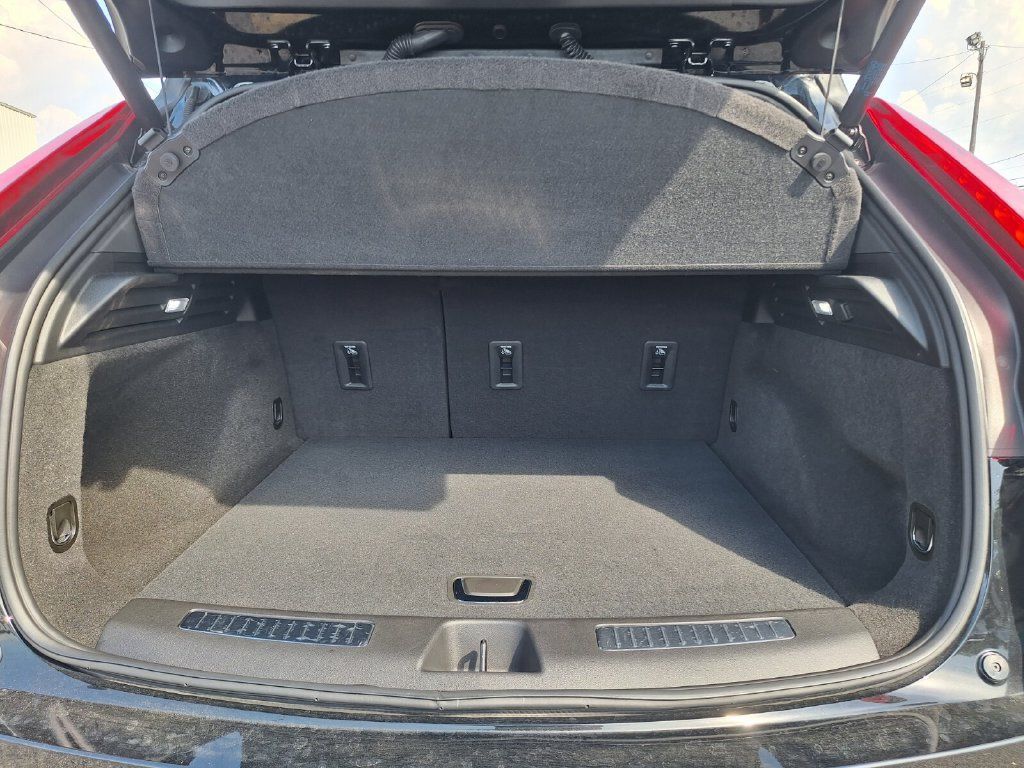 Certified 2025 Cadillac XT4 Premium Luxury w/ Technology Package FWD image 27