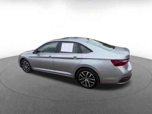 Used 2025 Volkswagen Jetta SE image 11