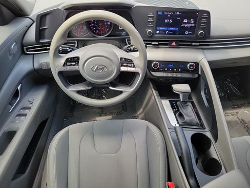 Used 2021 Hyundai Elantra SEL FWD image 10