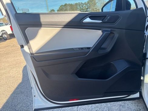 Used 2021 Volkswagen Tiguan SE R-Line image 14