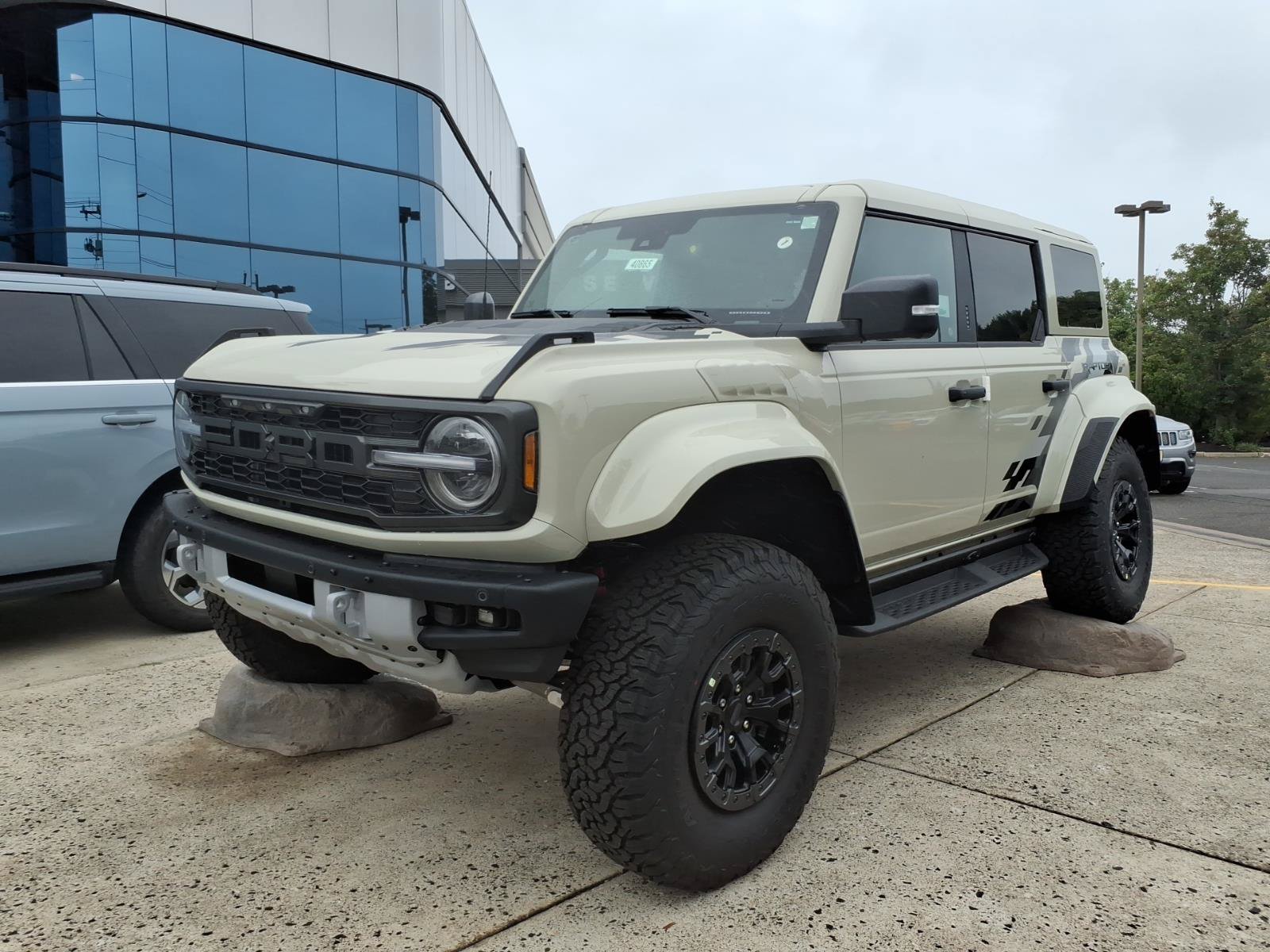 New 2026 Ford Bronco Raptor w/ Interior Carbon Fiber Pack AWD/4WD image 3