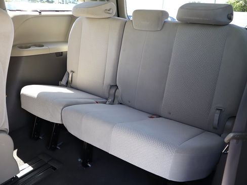 Used 2011 Toyota Sienna LE FWD image 20