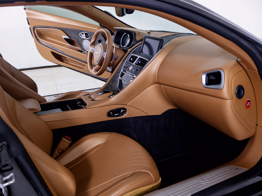 Used 2020 Aston Martin DB11 Coupe RWD image 6