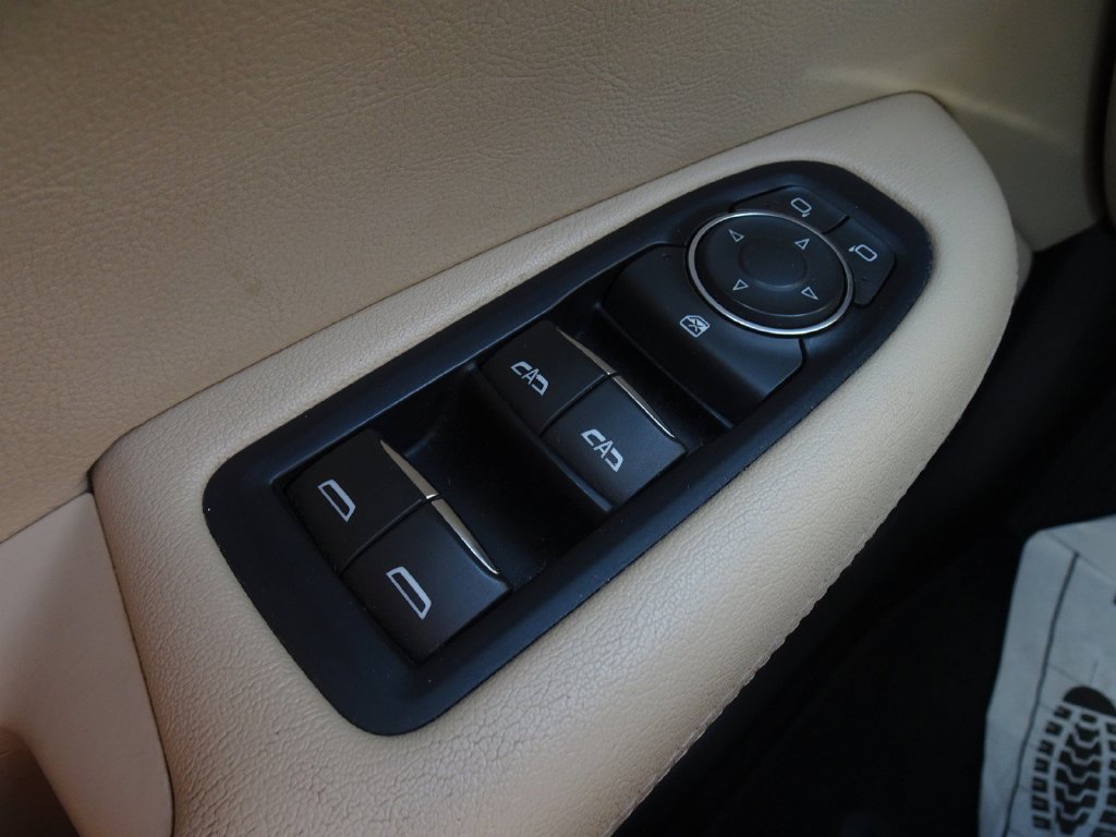 Used 2018 Cadillac XT5 FWD image 23