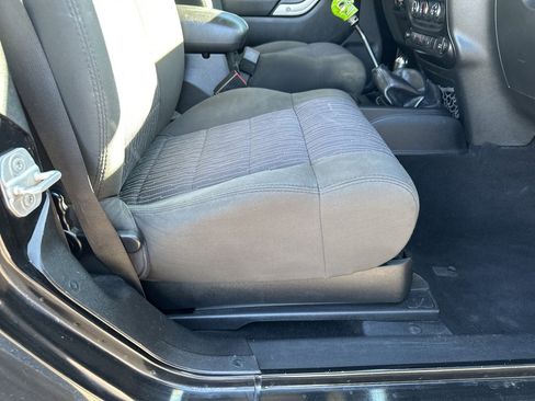 Used 2012 Jeep Wrangler Rubicon w/ PWR Convenience Group image 19