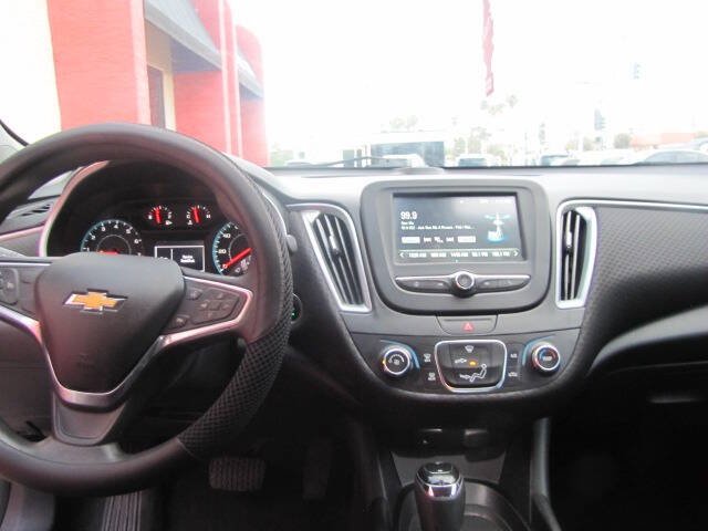 Used 2018 Chevrolet Malibu LS FWD image 17