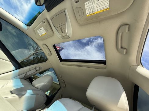 Used 2015 INFINITI Q70 3.7 w/ Deluxe Touring Package image 17