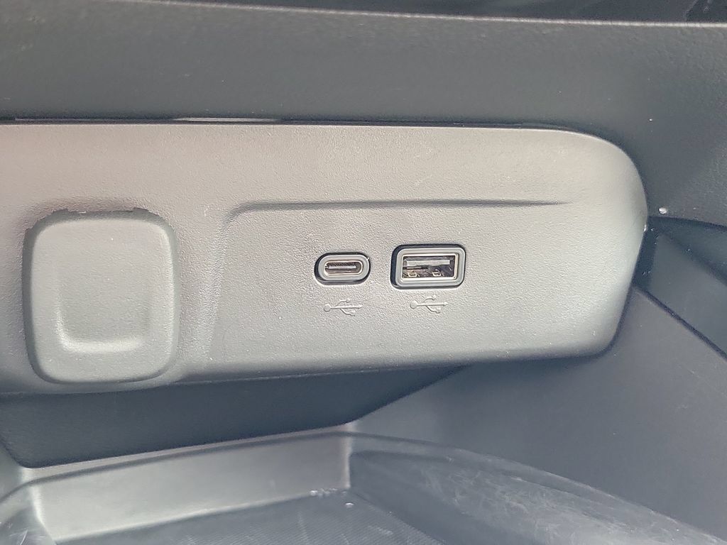 Used 2025 Chevrolet Trax ACTIV w/ Sunroof Package FWD image 27