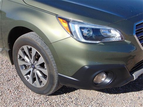 Used 2017 Subaru Outback 2.5i Touring image 2