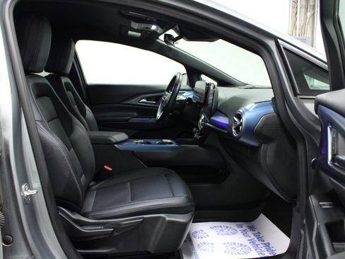 Used 2024 Chevrolet Equinox EV LT FWD image 16