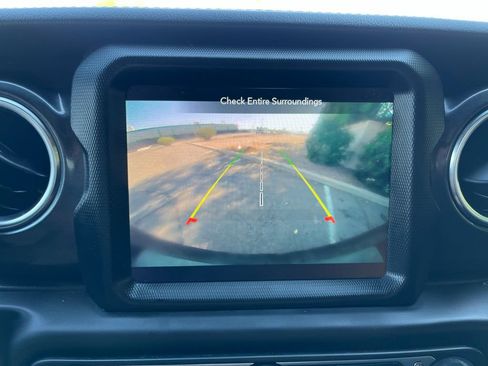 Used 2021 Jeep Wrangler Unlimited Sahara image 34