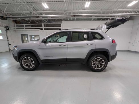 Used 2021 Jeep Cherokee Trailhawk AWD/4WD image 12