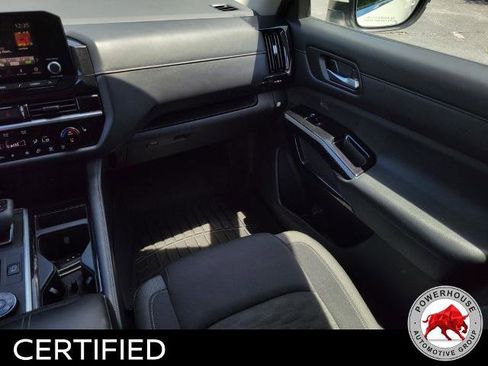 Used 2022 Nissan Pathfinder SV AWD/4WD image 21