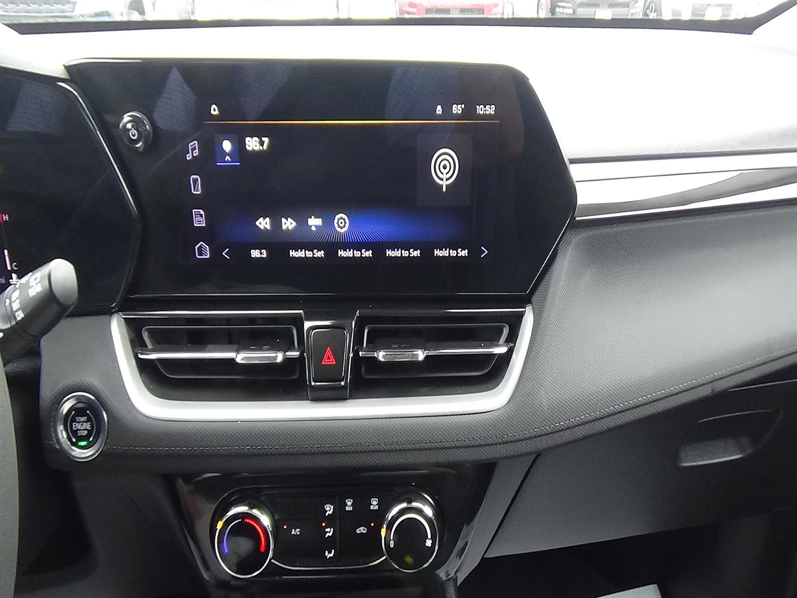Used 2025 Chevrolet TrailBlazer LT AWD/4WD image 24