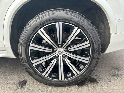 Certified 2025 Volvo XC90 B6 Plus image 9