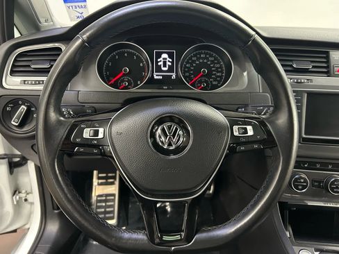 Used 2017 Volkswagen Golf Alltrack S image 13
