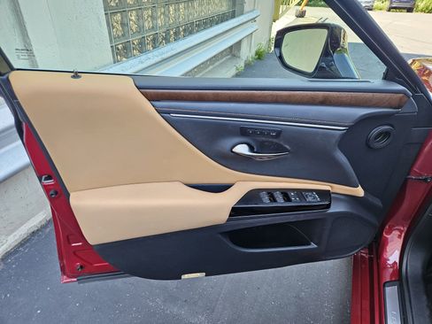 Used 2024 Lexus ES 350 w/ Premium Package FWD image 27