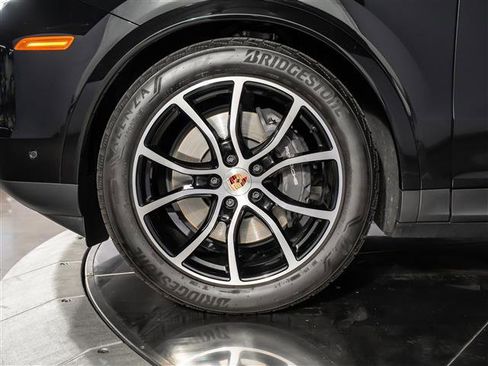 Certified 2025 Porsche Cayenne AWD/4WD image 14