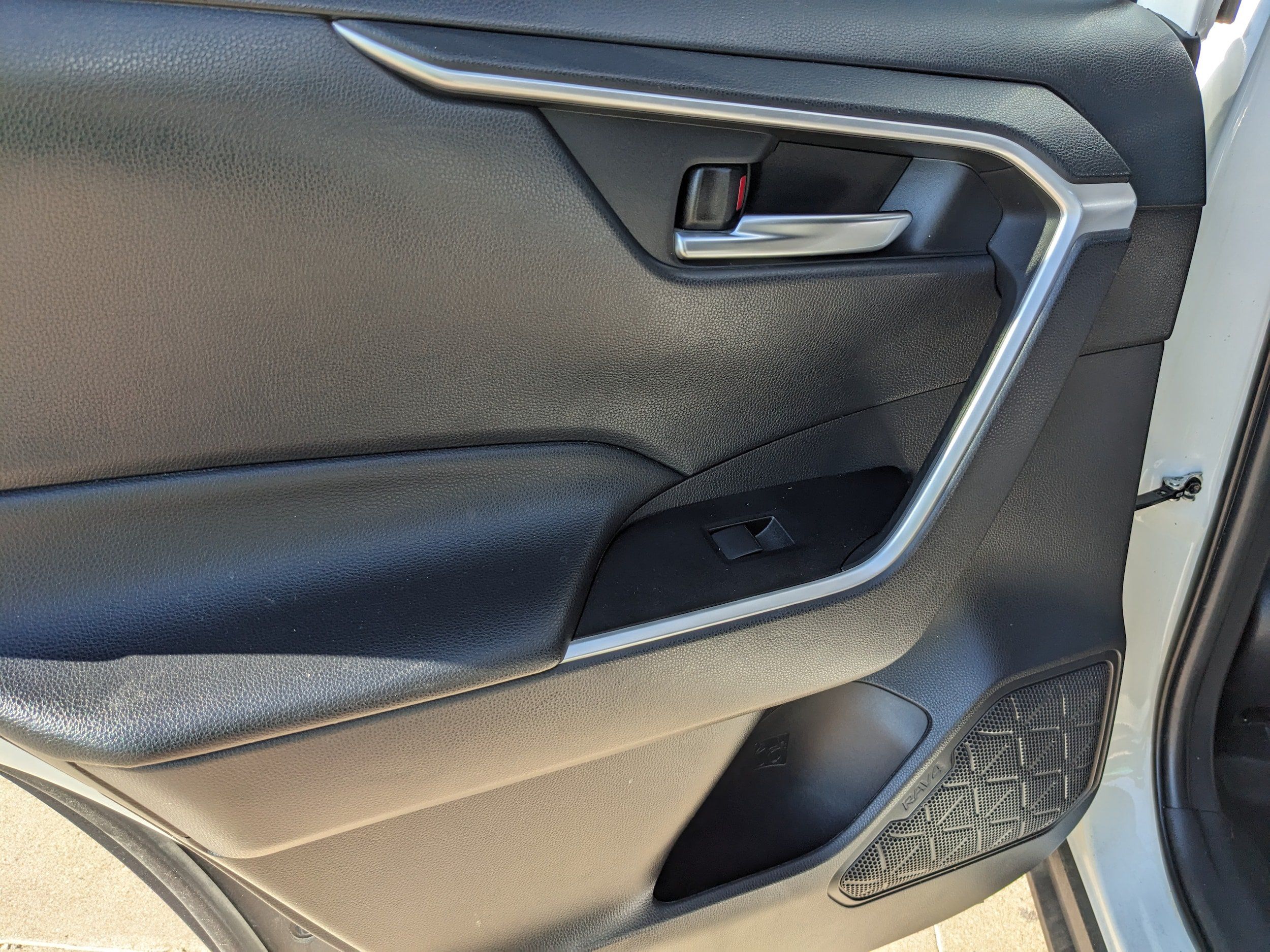 Used 2021 Toyota RAV4 XLE AWD/4WD image 39