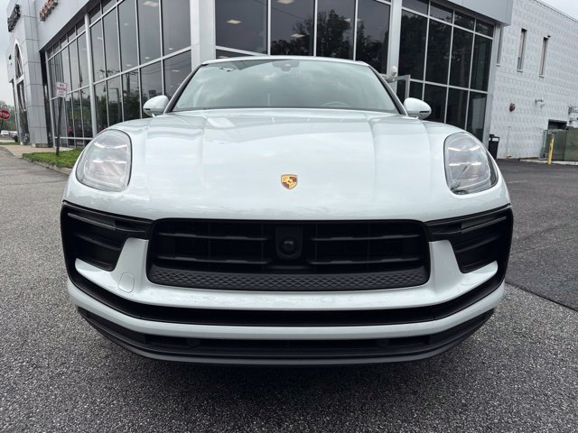 Used 2025 Porsche Macan AWD/4WD image 2