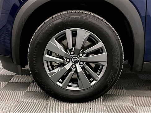 Used 2024 Nissan Pathfinder SV image 9