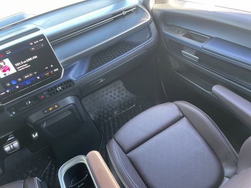 Certified 2025 Volkswagen ID. Buzz Pro S image 14