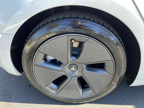 Used 2021 Tesla Model 3 Standard Range Plus image 68