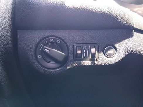 Used 2016 Dodge Challenger SXT RWD image 15