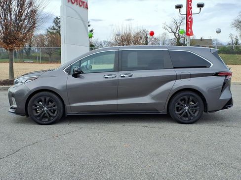 Certified 2022 Toyota Sienna XSE image 6