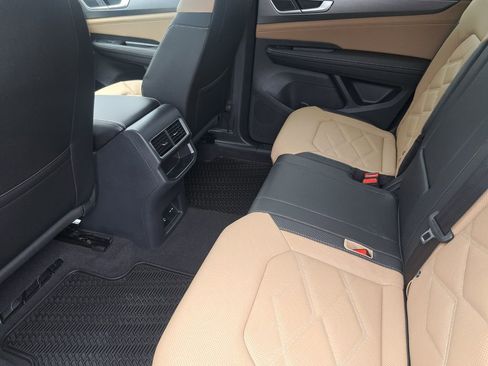 Used 2025 Volkswagen Atlas Cross Sport SE image 21