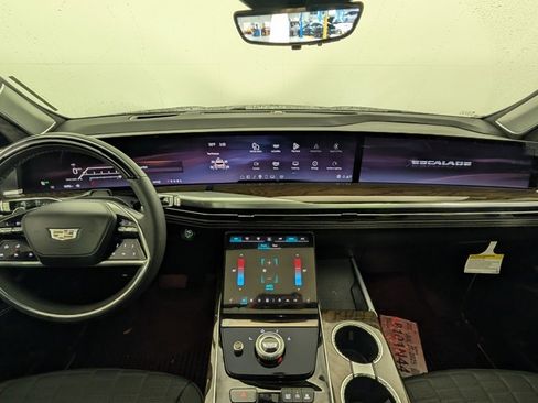 Certified 2025 Cadillac Escalade ESV Sport Platinum w/ LPO, ONYX Package image 10