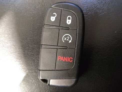 Used 2019 Jeep Cherokee Limited AWD/4WD image 32