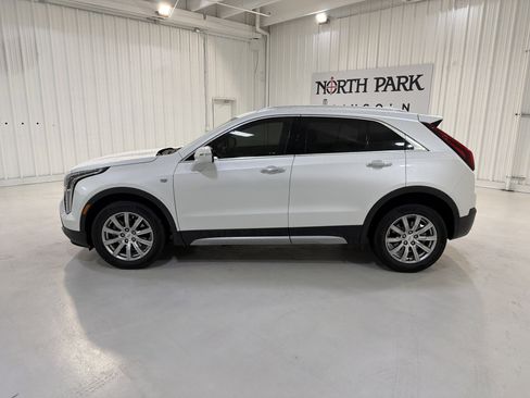 Used 2023 Cadillac XT4 Premium Luxury image 2