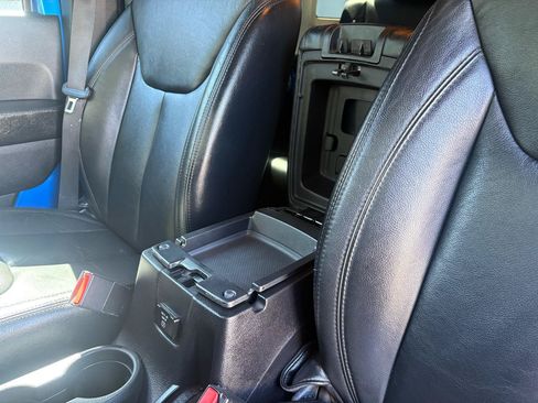 Used 2015 Jeep Wrangler Unlimited Sahara AWD/4WD image 21