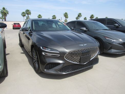Used 2025 Genesis G70 2.5T image 2