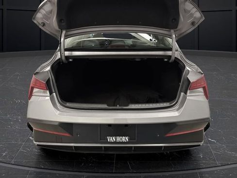 Used 2024 Hyundai Elantra Limited image 16