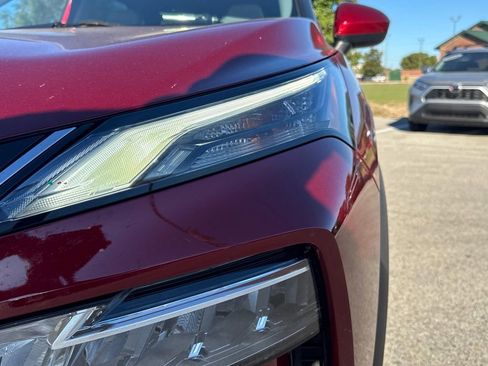 Used 2023 Nissan Rogue SV image 11