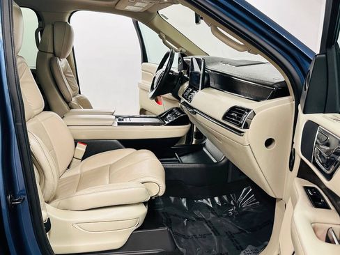 Used 2019 Lincoln Navigator Reserve w/ Cargo Package AWD/4WD image 8