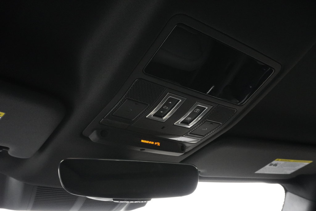 New 2026 Land Rover Defender 110 X-Dynamic SE AWD/4WD image 16