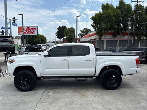 Used 2017 Toyota Tacoma SR5 w/ Tow Package RWD image 4