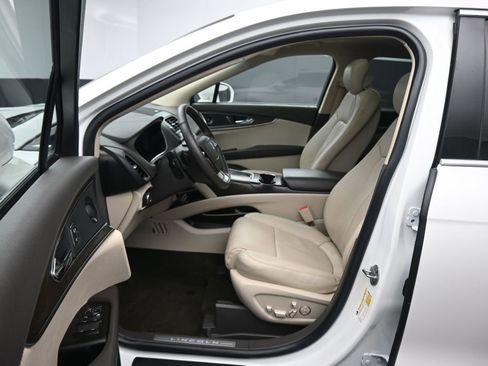 Used 2020 Lincoln Nautilus Reserve w/ Equipment Group 201A image 11