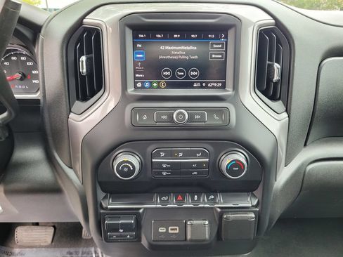 Used 2022 Chevrolet Silverado 2500 Custom w/ Custom Value Package AWD/4WD image 11