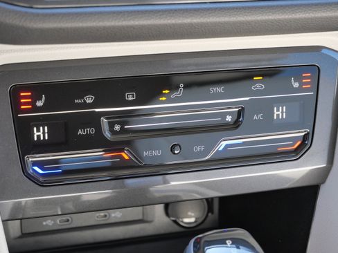 Certified 2024 Volkswagen Tiguan SE AWD/4WD image 24