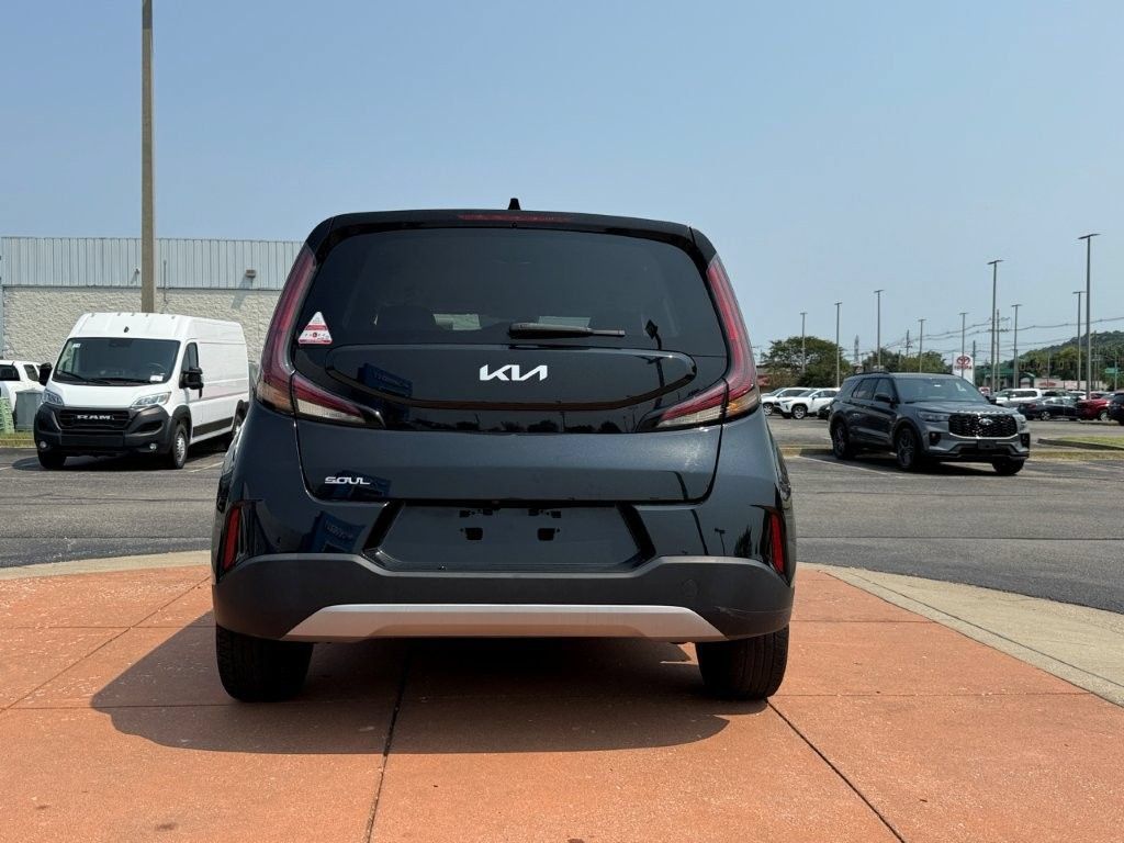 Used 2023 Kia Soul LX FWD image 5
