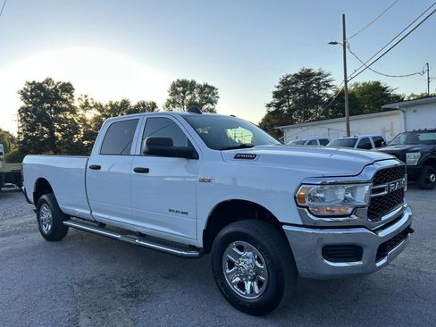 Used 2020 RAM 2500 Tradesman w/ Chrome Appearance Group AWD/4WD image 4