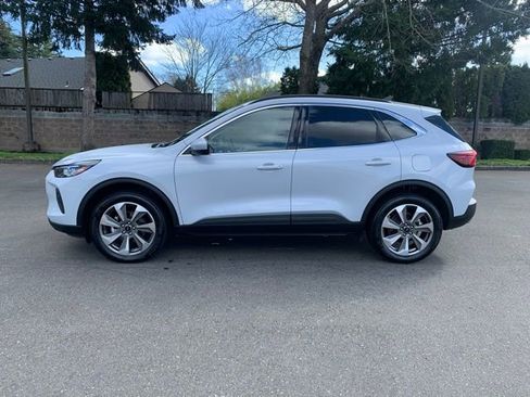 Used 2025 Ford Escape Platinum AWD/4WD image 2