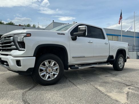 Used 2024 Chevrolet Silverado 3500 High Country w/ LPO, Dark Essentials Package AWD/4WD image 10