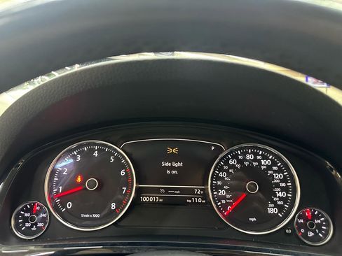 Used 2015 Volkswagen Touareg Sport AWD/4WD image 22