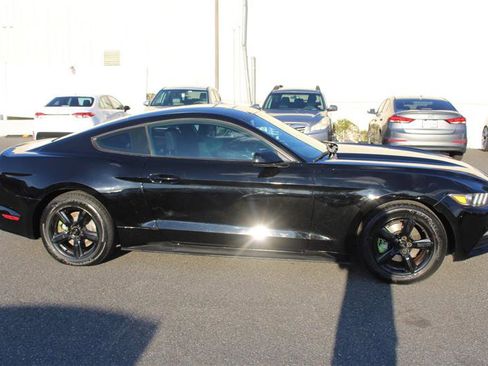 Used 2016 Ford Mustang Coupe image 8